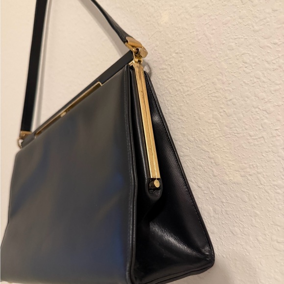 Vintage Sophisticated Black Leather Shoulder Bag Genuine Leather Medium Size - Picture 3 of 16